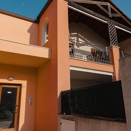 Giaria House Apartment *