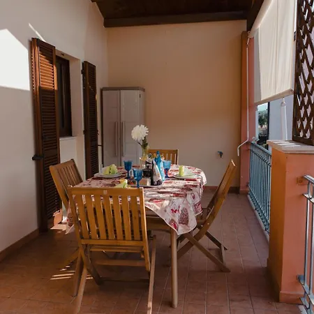 Giaria House أولبيا