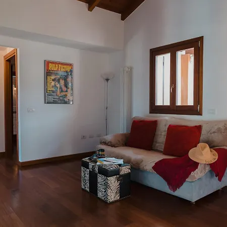Giaria House *