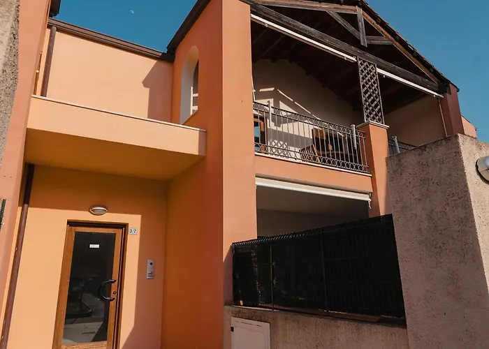 Giaria House Appartement *