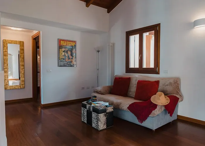 Giaria House *